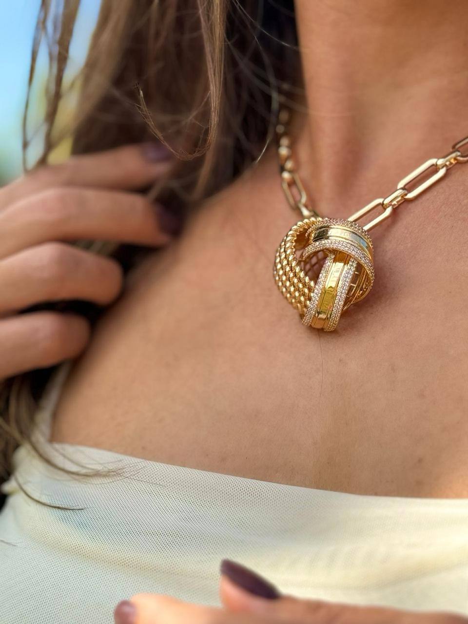 Pingente Nó com Cravação em Microzircônias