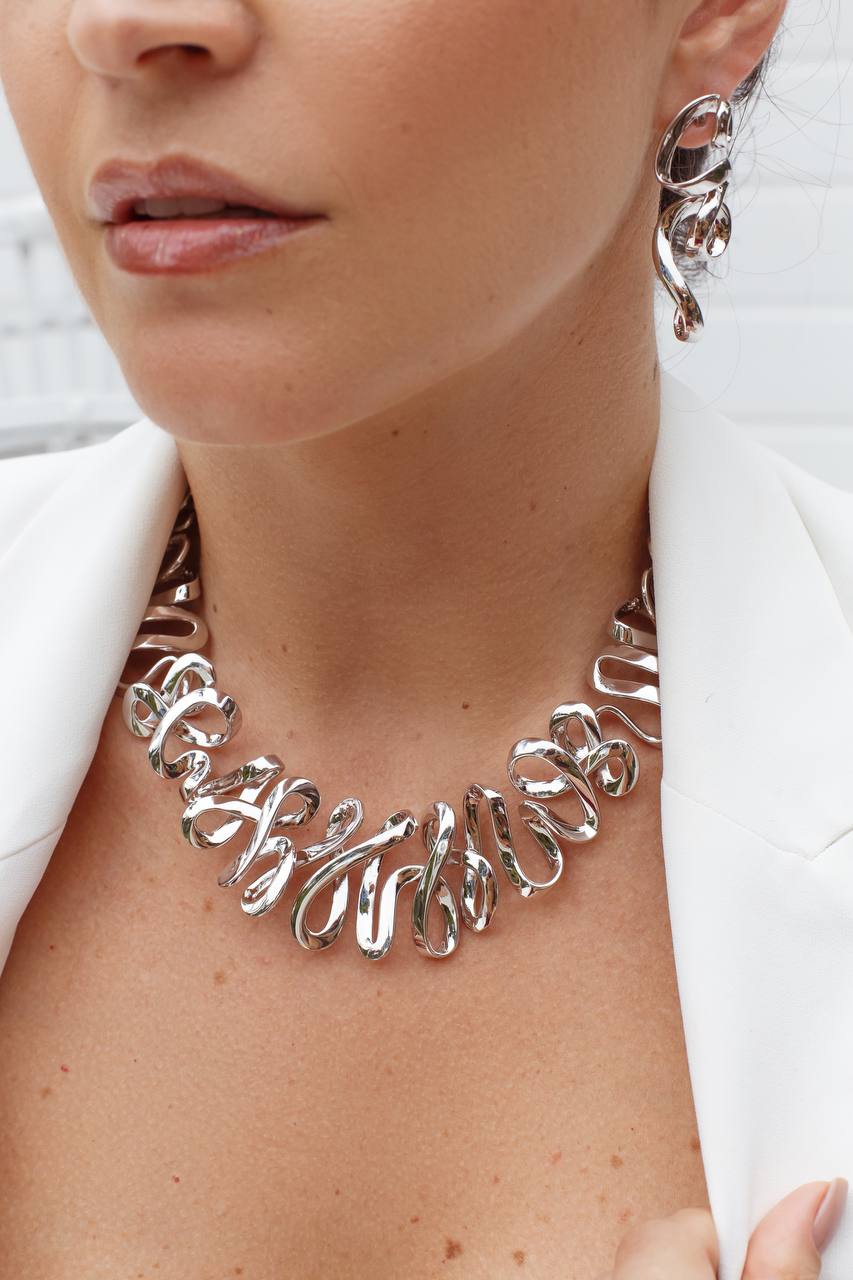 Colar orgânico torcido em ródio